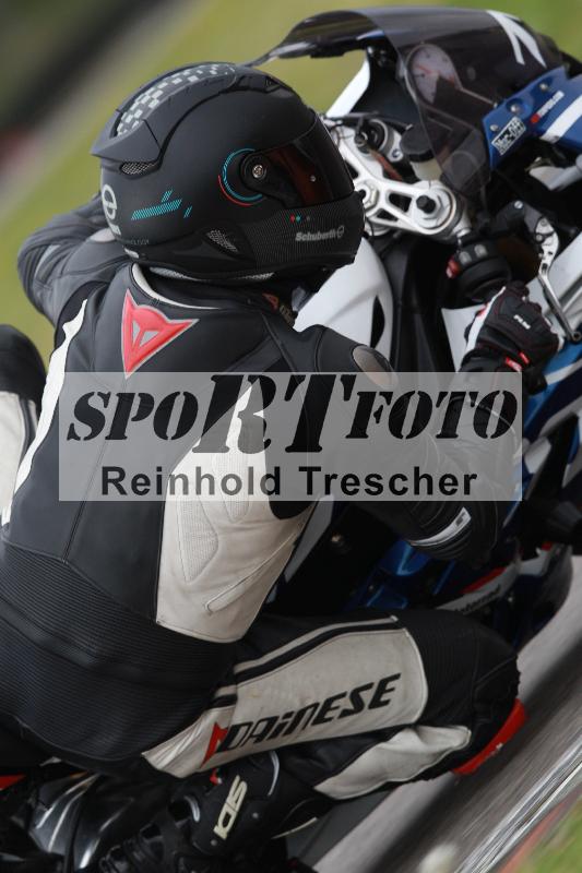 Archiv-2022/13 25.04.2022 Plüss Moto Sport ADR/Freies Fahren/backside